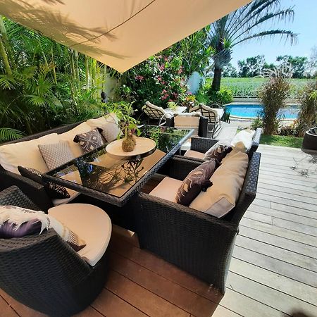 Jolie Maisonnette, Piscine, Jacuzzi Sainte-Suzanne Exterior photo